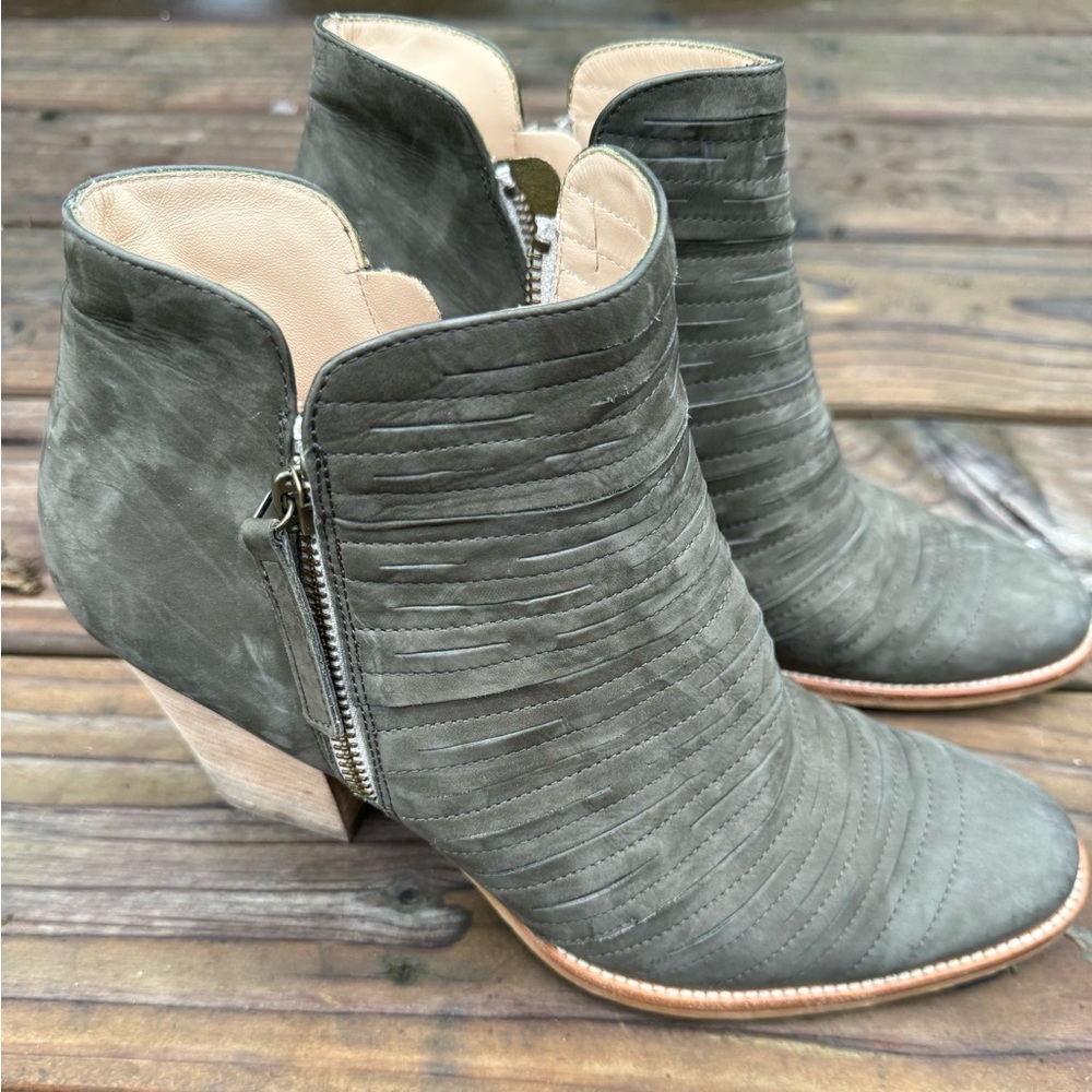 - Paul Green Malibu sliced bootie